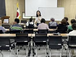 수원시 영통구 원천동 주민자치센터, 관학연계 프로그램 '스마트폰 시작·활용' 성황리에 종강 기사 이미지